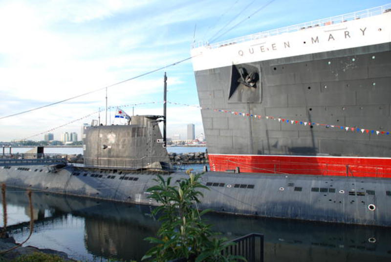 le Queen Mary et son ami le sous-marin russe
